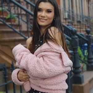 Meet your Posher, Julia